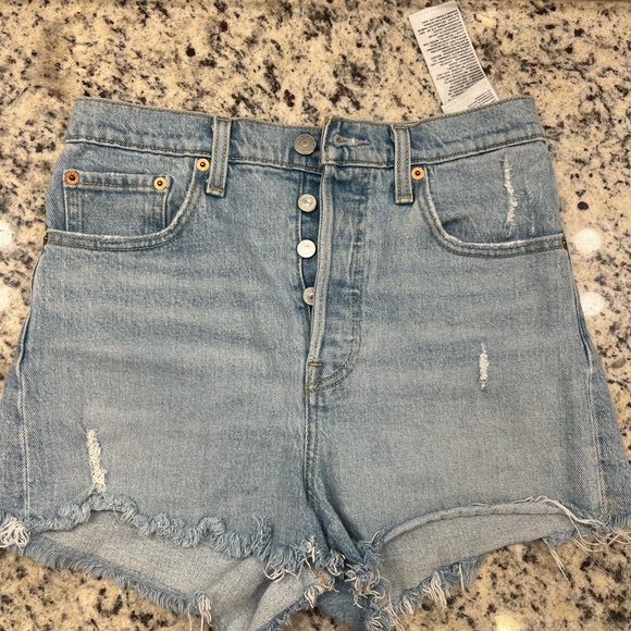 Levi’s Ribcage Shorts 2” inseam high waisted - Picture 3 of 4